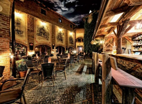 Fantastické ubytovanie pre dvoch v Hoteli Pod Bránou v Bardejove. Využiť môžete gril, terasu a bar.