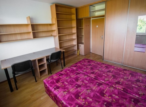 Lacné letné ubytovanie v Univerzitnej ubytovni v Mlynskej doline v mesiacoch júl a august .