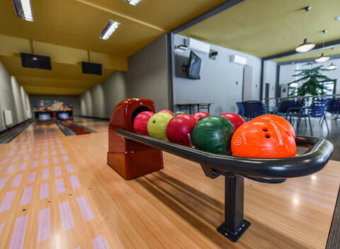 Bowling až pre 10 ľudí vo výnimočnom prostredí Kaštieľa Mojmírovce****.