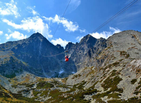 Aparthotel Belveder len pár metrov od lanovky na Lomnický štít (až 2 deti do 12 rokov zdarma).