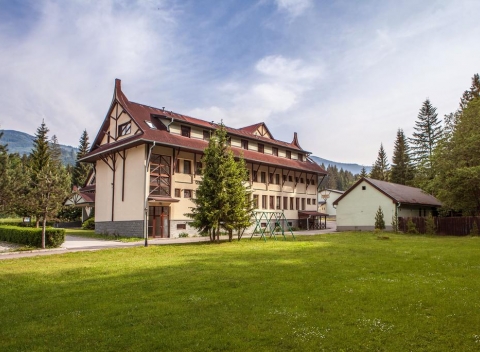 V srdci Nízkych Tatier sa nachádza Hotel Mýto, ktorý vás očarí svojou architektúrou.