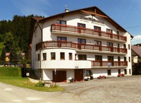 Oščadnica - Veľká Rača pre 2 osoby s polpenziou a neobmedzeným wellnessom vo Villa Ľudmila.