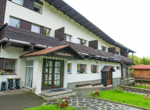 Beskydy pre turistov i rodiny v Hoteli Bečva s infrasaunou, športovými aktivitami a polpenziou.
