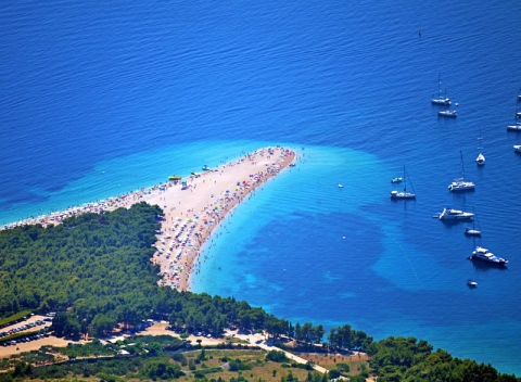 Letná dovolenka priamo v meste Makarska v Chorvátsku s polpenziou v hoteli Bonaca.