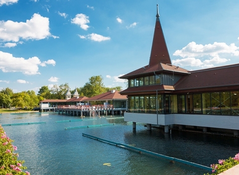 Relax pri najväčšom termálnom jazere v Európe  s ubytovaním v Apartmánoch Timpa - Hévíz.