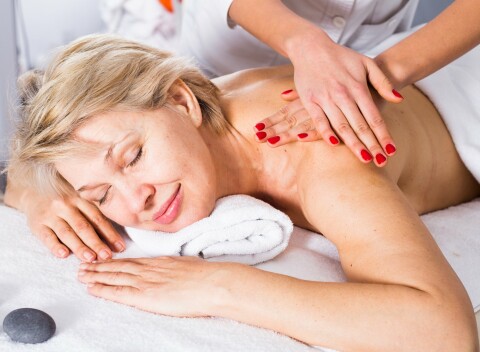 Kúpeľné Dudince: Seniorský pobyt v Hoteli Flóra s neobmedzenými bazénmi, až 18 procedúrami + plná penzia.