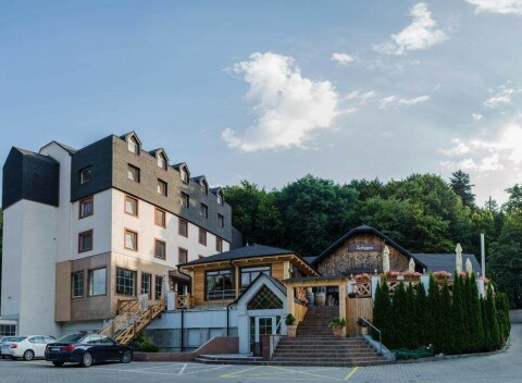 Hotel West s raňajkami v malebnom prostredí Malých Karpát v srdci bratislavského lesoparku.