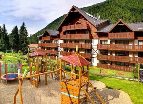 Pobyt s raňajkami v 4* Wellness Hoteli Chopok. Vstupná brána do krajiny pokoja.