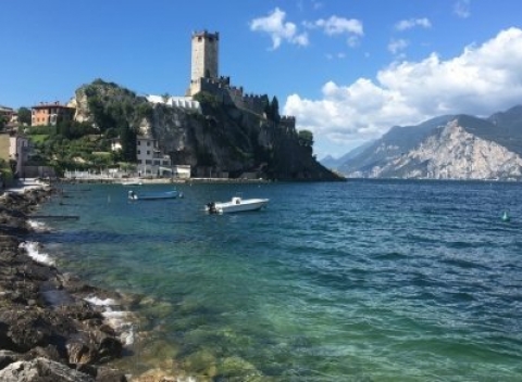 Lago di Garda: hotel pri jazere s polpenziou, bazénom, wellness + dieťa zdarma.