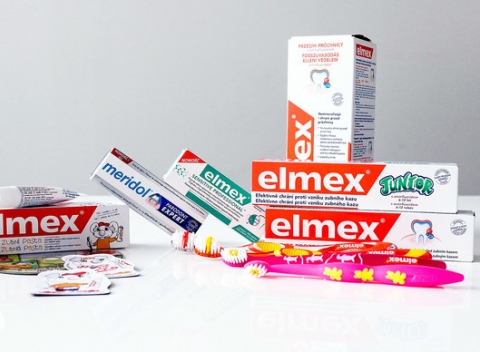 Dentálny balíček Elmex pre starostlivosť o chrup celej rodiny. V balíku až 9 produktov.