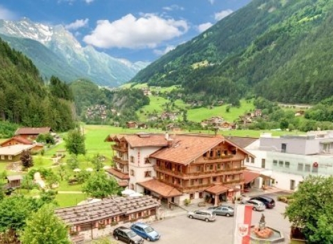 Rakúske Alpy v luxusnom 4* hoteli s polpenziou, neobmedzeným wellness a bazénom.