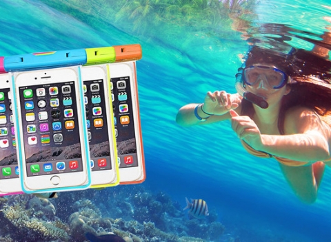 Fosforujúce vodotesné púzdro. Skočte si do vody a vezmite si telefón či fotoaparát so sebou!