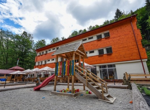 Vychutnajte si dovolenku v penzióne Svätopluk v krásnej prírode a napite sa zdravia v Korytnici.