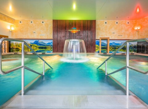 Obľúbené termály Malé Bielice so vstupom do bazénového komplexu a fitness + chutná polpenzia.