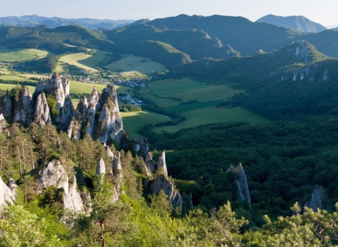 Kysuce, Kysuce pre letnú dovolenku súce. Dovolenka pre dvoch v Hoteli KNM s raňajkami či polpenziou.