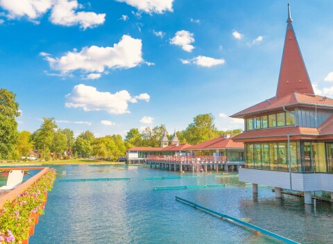 Hévíz len 800 metrov od termálneho jazera v Hoteli Ágnes *** s neobmedzeným wellness, polpenziou.