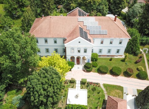 Maďarsko blízko Hévízu a termálnych kúpeľov v zámku Fabianics s polpenziou a neobmedzeným wellness.