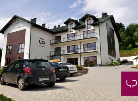 Ubytovanie pre dvoch s polpenziou a wellness v obklopení lesa v hoteli 4 Pory Roku & Spa v Poľsku.