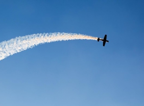 Akrobacia vo vzduchu pre všetkých adrenalínových nadšencov na letisku v Trenčíne.