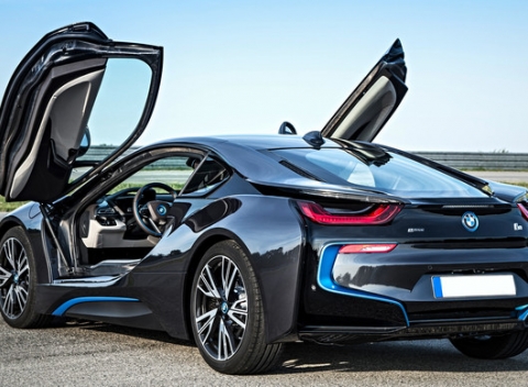 BMW i8 - nezabudnuteľná jazda na hybridnom superšporte vrátane nákladov v Trenčíne a Bratislave.