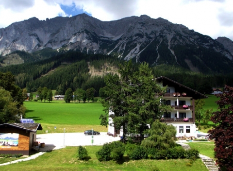Čarovná dovolenka s výhľadom na Alpy, raňajkami a wellness v Hoteli Stierer.