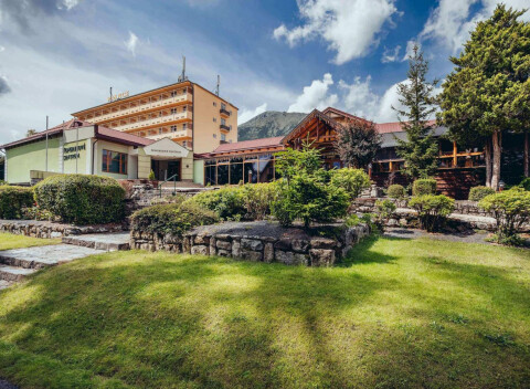 Relax v kúpeľoch Nový Smokovec priamo vo Vysokých Tatrách s raňajkami a procedúrami.