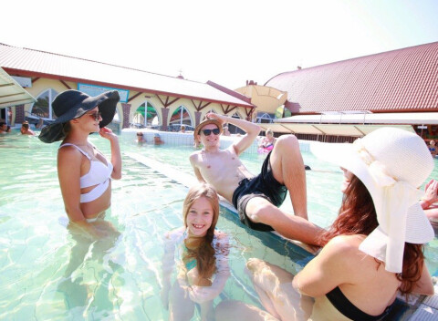 Zimný zážitok vo Veľkom Mederi so vstupom na termálne kúpalisko.