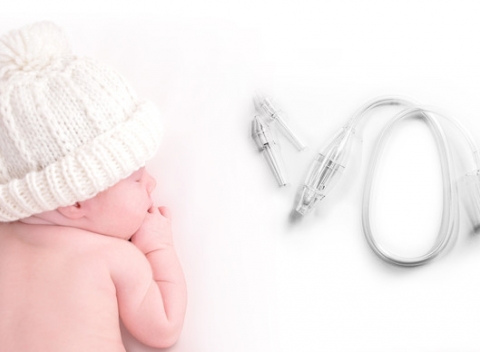 Odsávačka hlienov Arianna Baby-Vac 2 s čistiacou kefkou 1x1 ks pre malých sopľošov.