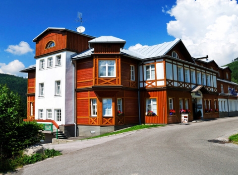 Letná dovolenka v hoteli Snežka v Špindlerovom Mlyne s privátnym vstupom do wellness.