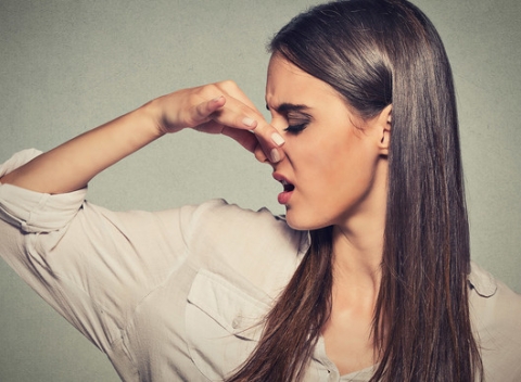 Redukcia nadmerného potenia v salńe DermaFresh. Aplikácia botoxu na zabránenie nadmernému poteniu.