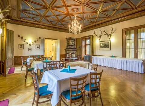 Romantika pre dvoch na Zámku Křtiny s polpenziou, degustačnou večerou, masážou a bonusmi.