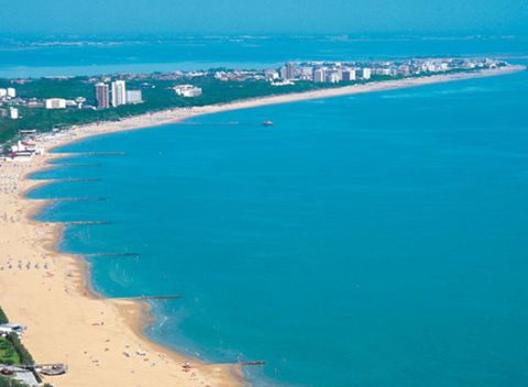 Zájazd na taliansku pláž. Relax pri mori v jednom z najkrajších letovísk Benátskeho zálivu.