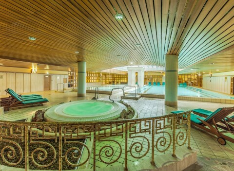 Budapešť v historickej časti mesta: 4* The Aquincum Hotel s termálnymi bazénmi a raňajkami + dieťa.