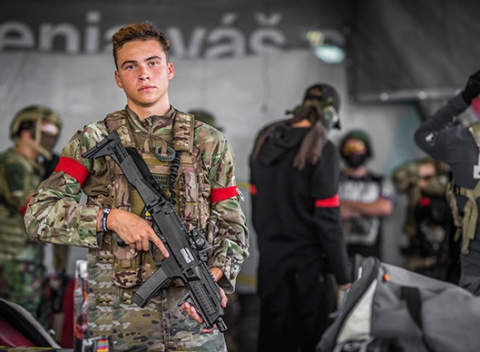 Petržalská Airsoft Paintball Arena pre 1 osobu. Scenáre dennej aj nočnej hry.