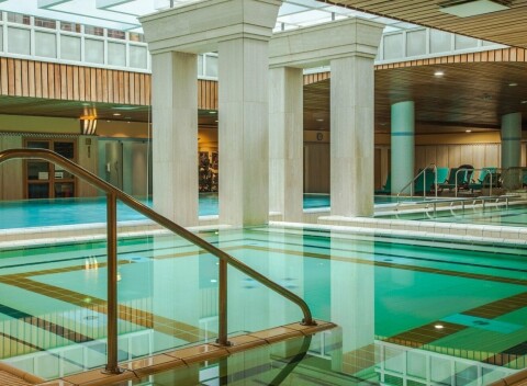 Celodenná vstupenka do Aronia Spa & Wellness v Budapešti s termálnymi bazénmi, saunami a fitness.