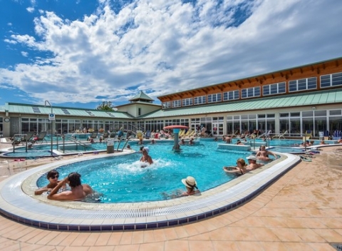 Pobyt pre dvoch v Aqua Hoteli Termál*** blízko Bratislavy s jednou z TOP 5 liečebných vôd v Európe.