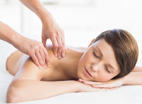 Okamžitá úľava od stuhnutia a blokád svalstva vďaka masáži chrbta a šije v Martine.