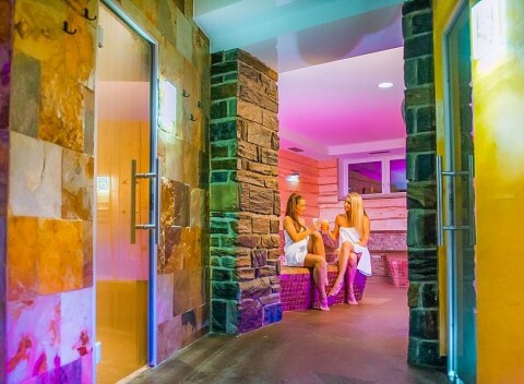 Relaxačný pobyt pri Olomouci v luxusnom Hoteli Hlboký Dvůr ***+ so saunami neobmedzene, sektom a polpenziou.