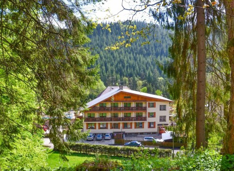 Beskydy: Relaxačná dovolenka v Hoteli U Studánky *** s vírivkou či saunou, masážou, polpenziou + welcome drink.