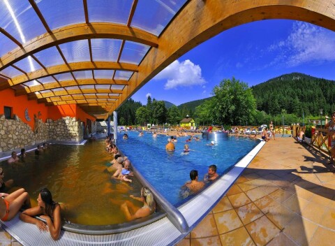 Letný alebo jesenný relax v Kúpeľoch Lúčky s termálnymi bazénmi a balíčkom procedúr.