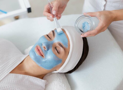 Kompletné ošetrenie pleti s okamžitým efektom v kozmetickom salóne Alisa.