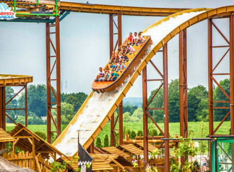 Letné vstupy do zábavného parku ENERGYLANDIA s plážou, toboganmi a voľným vstupom na 123 atrakcií.