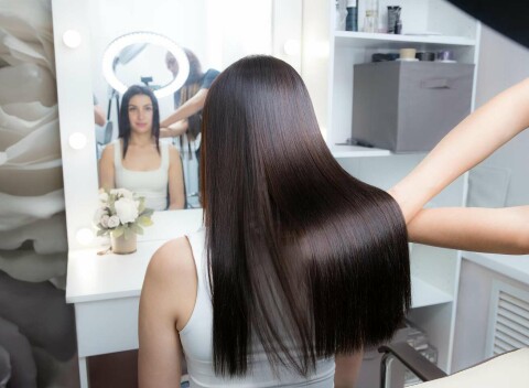 Nové a upravené vlasy vďaka melíru alebo farbeniu + maska v salóne Inzone.