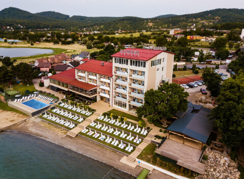 Letný pobyt v hoteli Glamour**** pri Zemplínskej šírave s polpenziou, wellness a vonkajším bazénom.