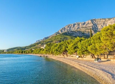 Dovolenka v chorvátskom letovisku Tučepi s dopravou v cene, ubytovaním s polpenziou vo Vila Mare***.