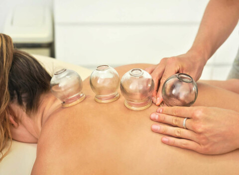 Klasická masáž, mäkké techniky alebo bankovanie vo Freya Nail & Bar.