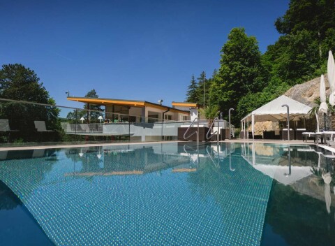 Celodenný vstup na unikátne kúpalisko Zelená žaba v Trenčianských Tepliciach.