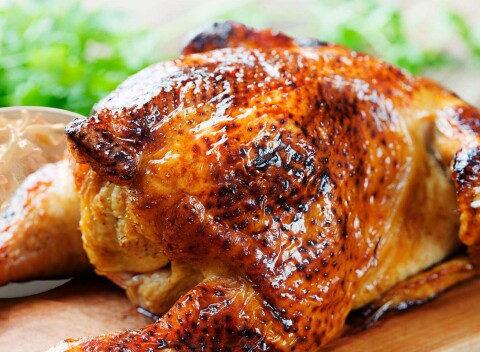 Pečené kuriatko a steakové hranolky na Klariskej vo Farmárskom grile.