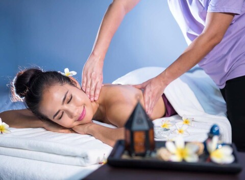 Schopnosť liečiť, dodať telu novú energiu má pravá thajská olejová masáž v Yen Sabai Thai Massage.