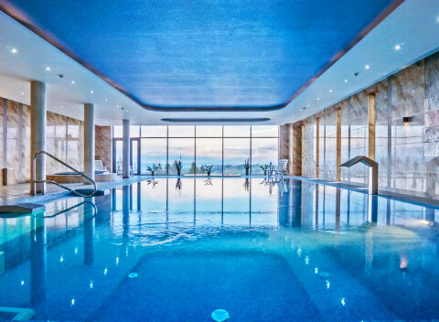 Hotel Bachledówka & SPA***: Bazén s výhľadom na Tatry a po novom i možnosť polpenzie.